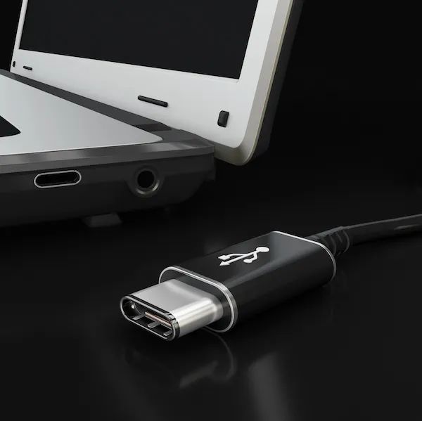USB-C充電器的功能越來越強大，PowiGaN解決方案能使它們保持小巧和高效